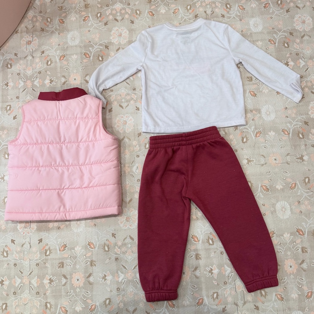 Nike 3-piece set- Puffer Vest, sweatpants, and t-shirt - Picture 2 of 7